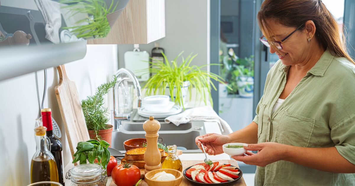 'Simple' diet 'highly effective' at easing IBS, new NHS trial finds